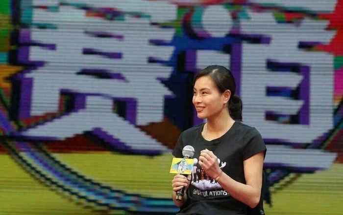 奥运冠军吴敏霞解锁新身份：上海一学校副校长